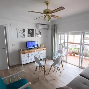 Piso Con Terraza Muy Cercano A La Playa Apartamento